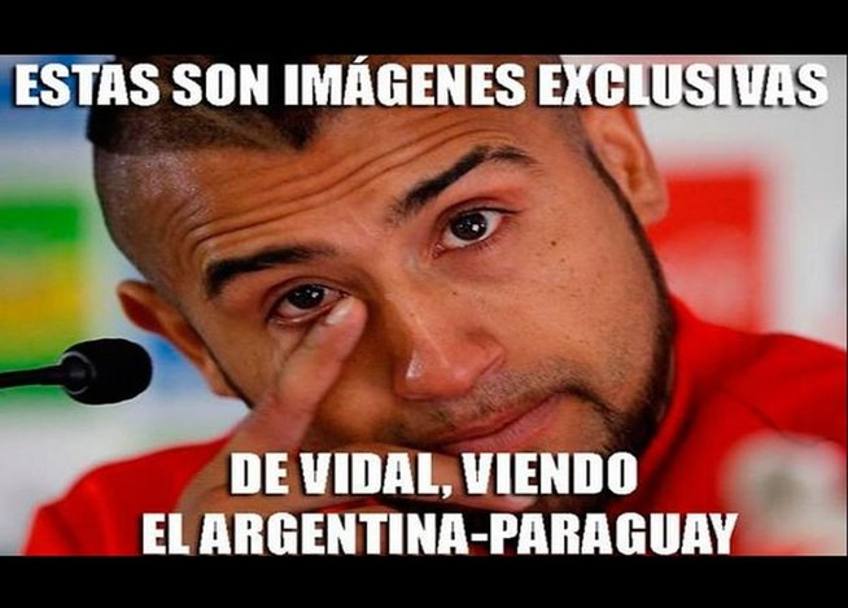 Le immagini esclusive: Vidal mentre guarda Argentina-Paraguay 6-1